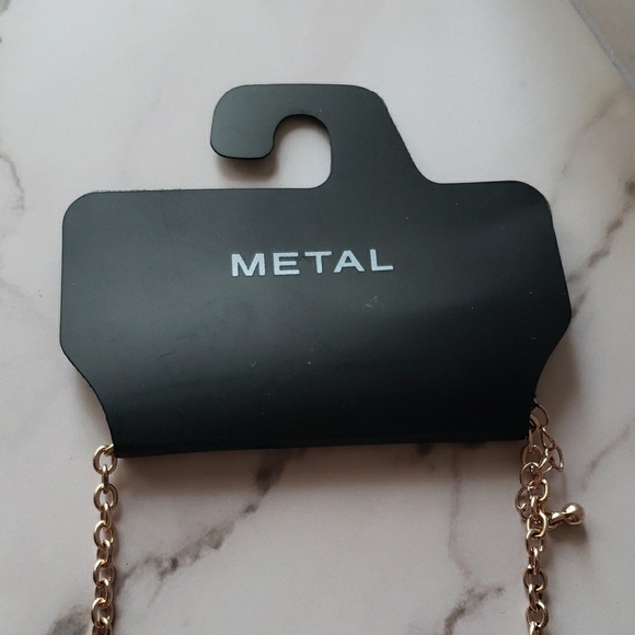 Metal Brand Gold Interlinked Circle Necklace with Delicate Chain - Picture 2 of 6